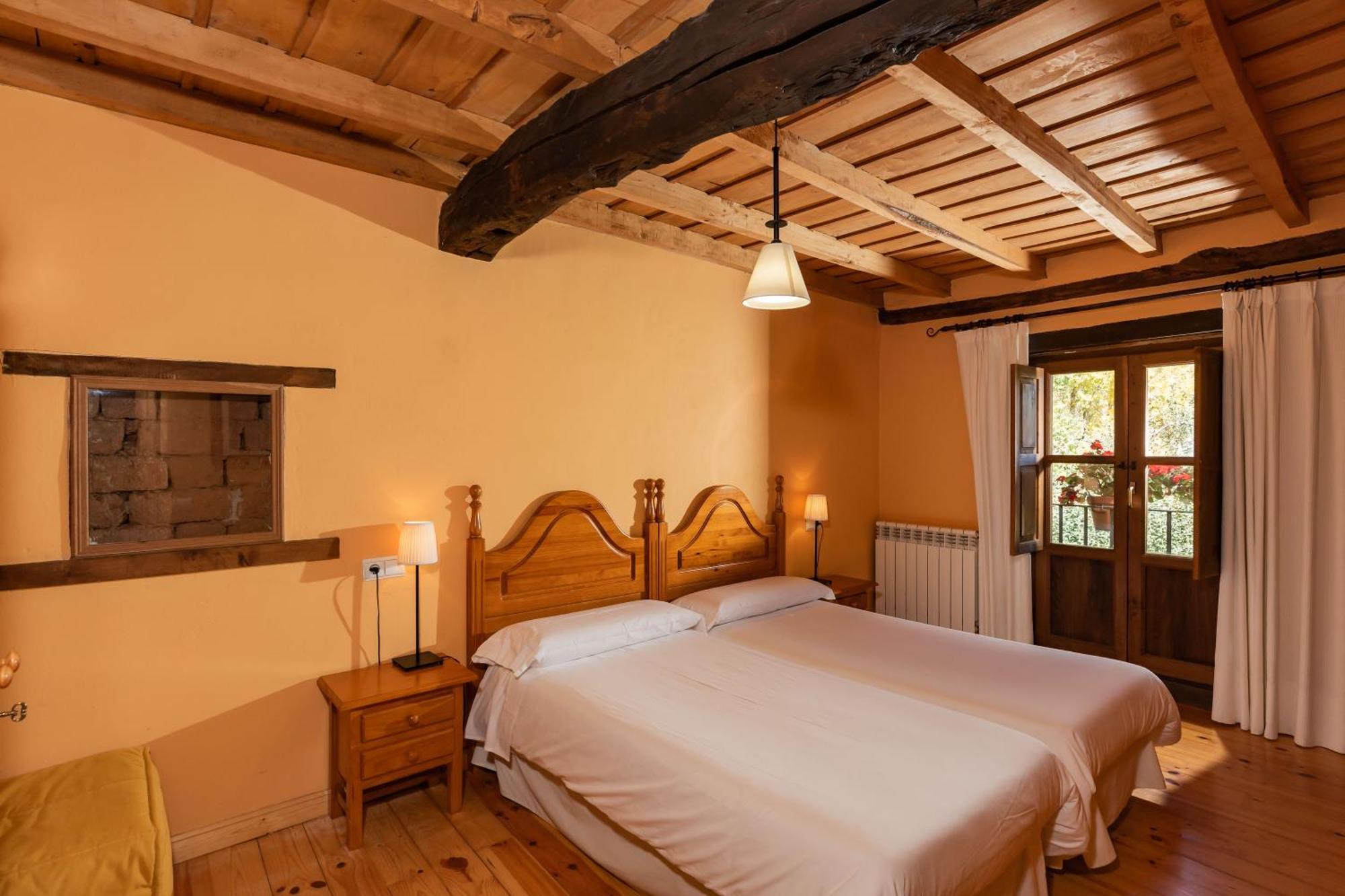 Hotel Rural La Acena Quintanaluengos Экстерьер фото